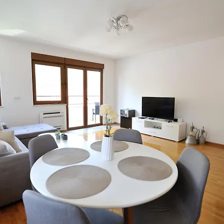 Captain's Luxury * Mostar